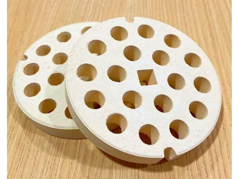 Đĩa sứ nhiều lỗ, lỗ tâm vuông