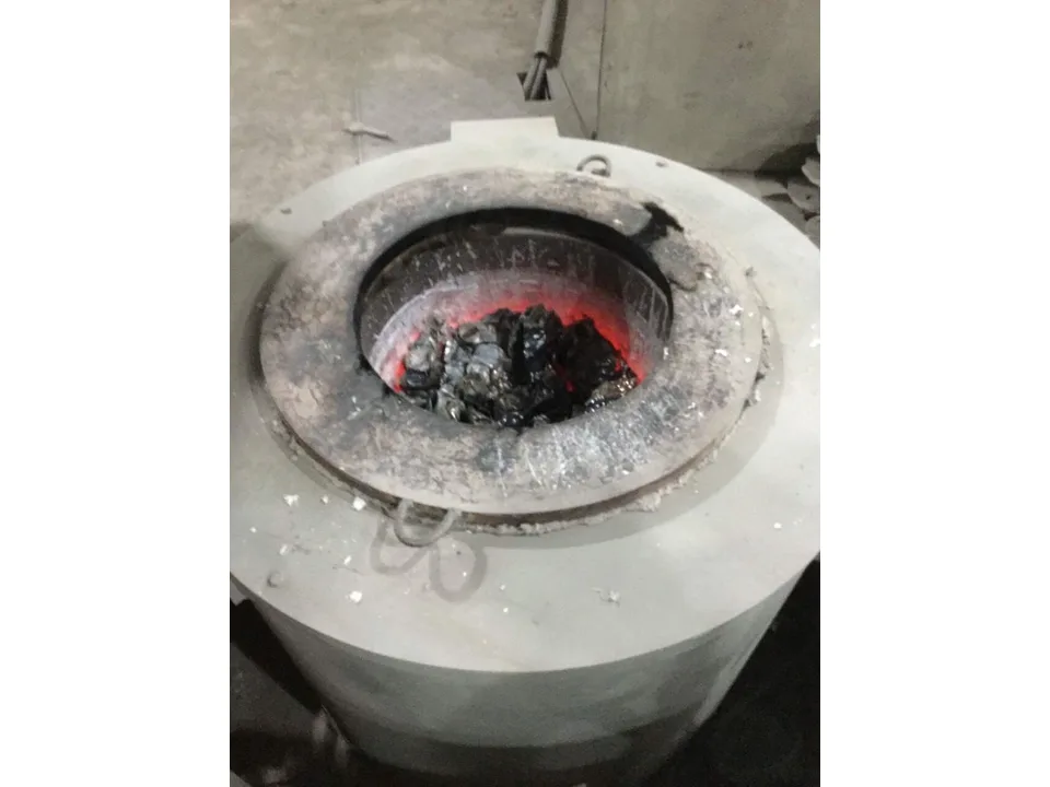 Lò nấu chì dạng nồi mở